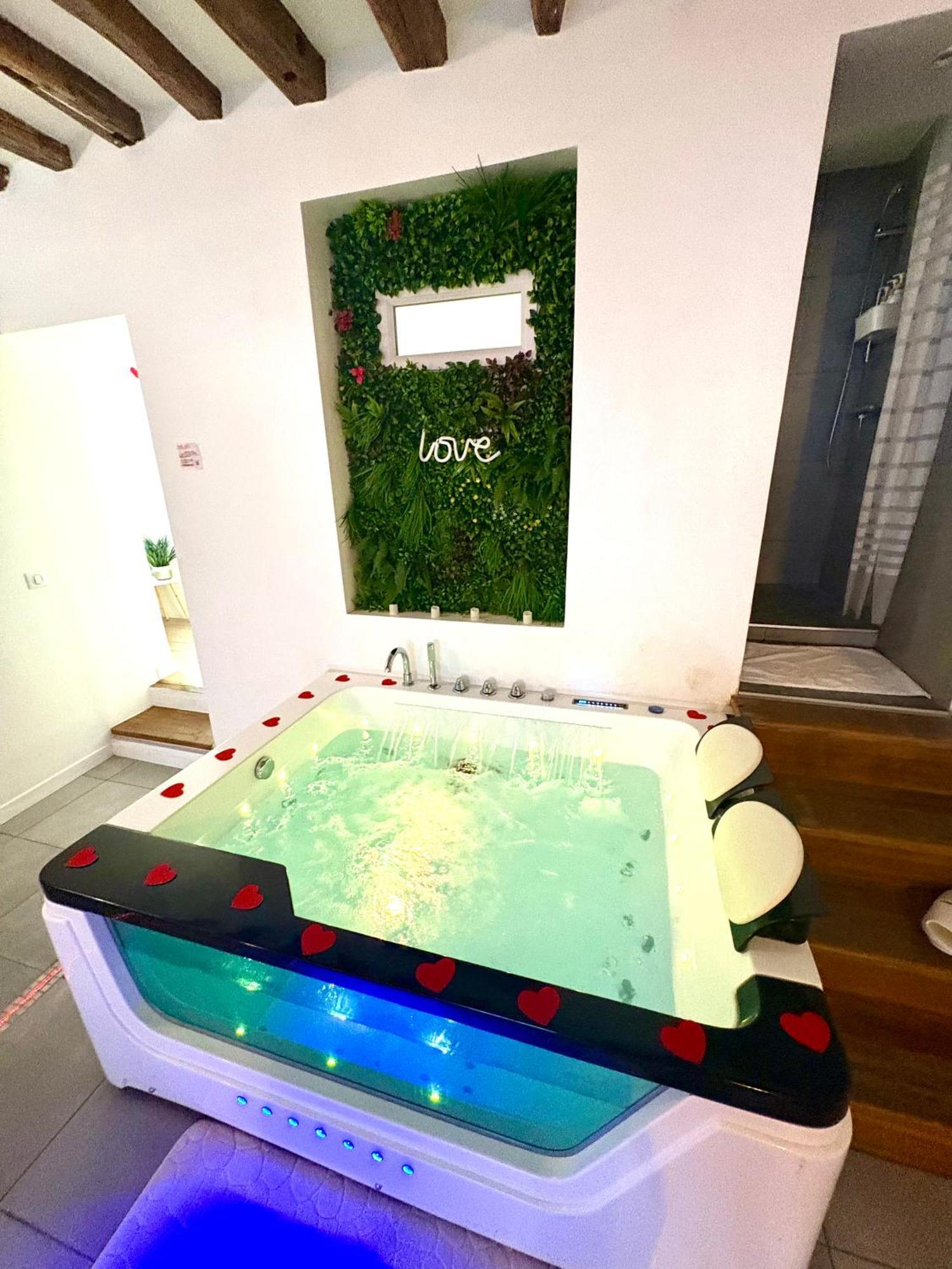 Logement Moderne Avec Jacuzzi Aubervilliers Eksteriør billede